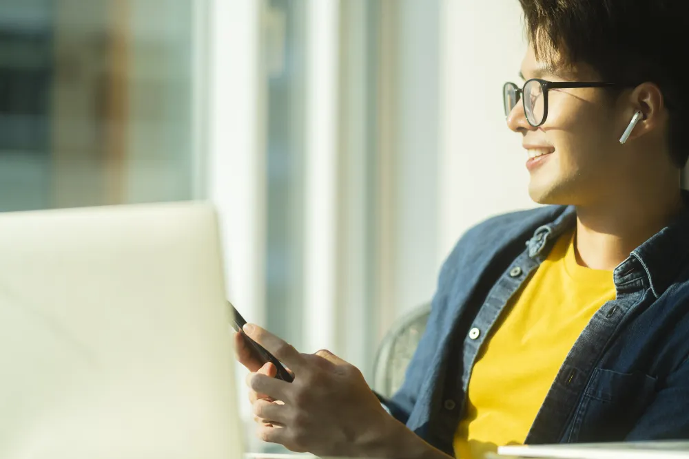 An image uploaded to Strapi called solutions/collab/comms-collaboration